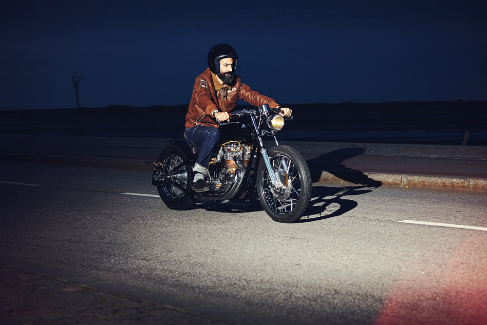Custom Bike T120R-Bobber Elvira por Rui Bandeira Fotografia