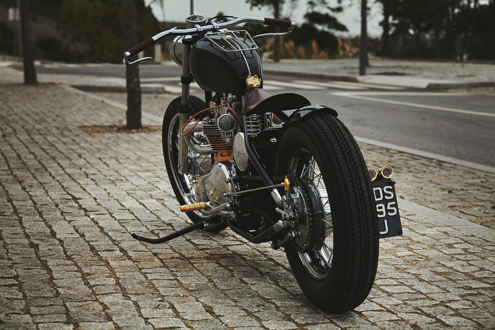 Custom Bike T120R-Bobber Elvira por Rui Bandeira Fotografia