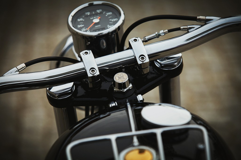 Custom Bike T120R-Bobber Elvira por Rui Bandeira Fotografia