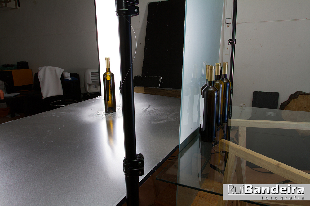 SHOOTING A “PAPO SECO” WINE BOTTLE 5 Garrafa Papo Seco 3 Rui Bandeira Fotografia Fotografia de produto e comercial - Fotografia de concertos SHOOTING A “PAPO SECO” WINE BOTTLE Garrafa Papo Seco 3 Por 1