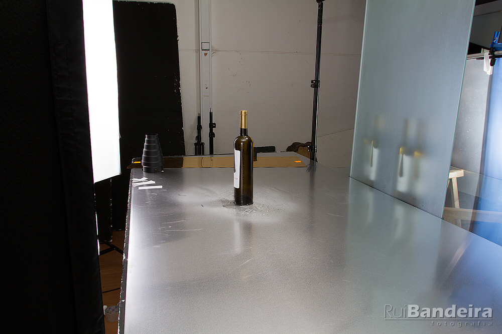 SHOOTING A “PAPO SECO” WINE BOTTLE 6 Garrafa Papo Seco 4 Rui Bandeira Fotografia Fotografia de produto e comercial - Fotografia de concertos SHOOTING A “PAPO SECO” WINE BOTTLE Garrafa Papo Seco 4 Por 1