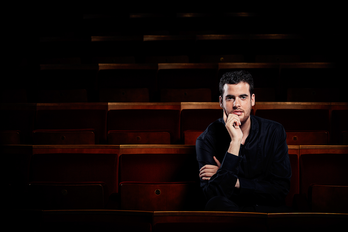 Capa do disco do pianista Luis Costa para a KNS-Classical