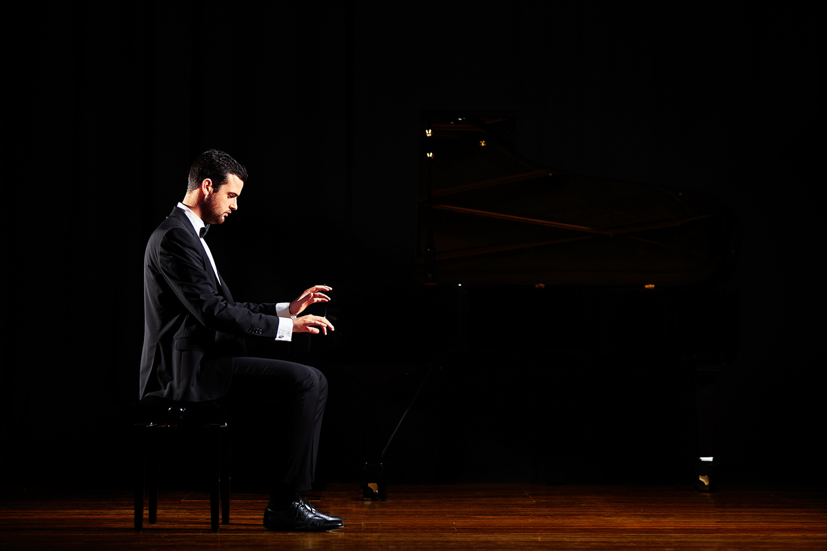 Capa do disco do pianista Luis Costa para a KNS-Classical