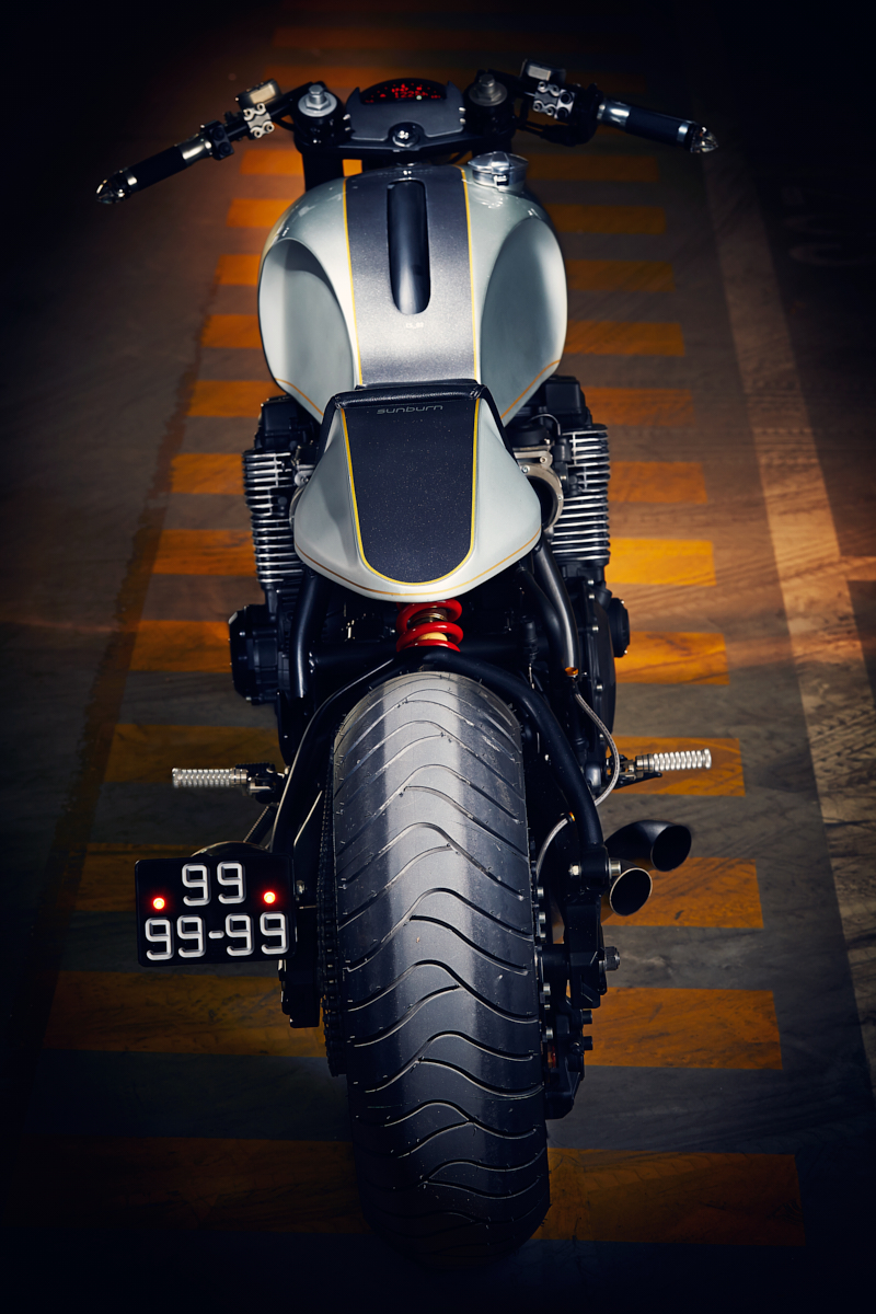 cafe racer it rocks bikes cs02 sunburn 7 cafe racer it rocks bikes cs02 sunburn custom 7 Rui Bandeira Fotografia Fotografia de produto e comercial - Fotografia de concertos cafe racer it rocks bikes cs02 sunburn cafe racer cs02 sunburn da it rocks bikes fotografada por Rui Bandeira num parque de estacionamento industrial cinzento