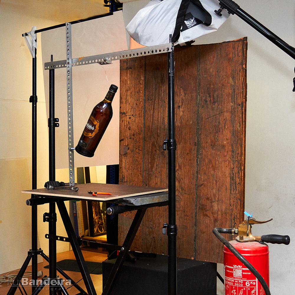 Como fiz a imagem da garrafa  Glenfiddich com fogo