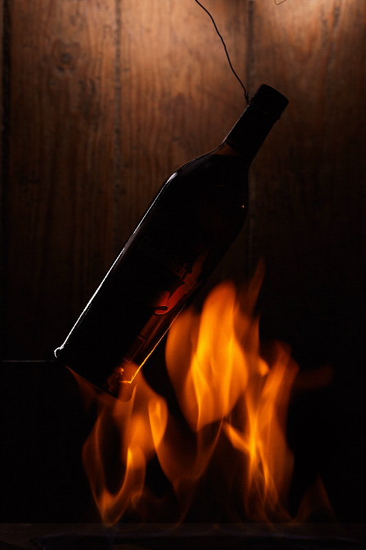 Como fiz a imagem da garrafa  Glenfiddich com fogo