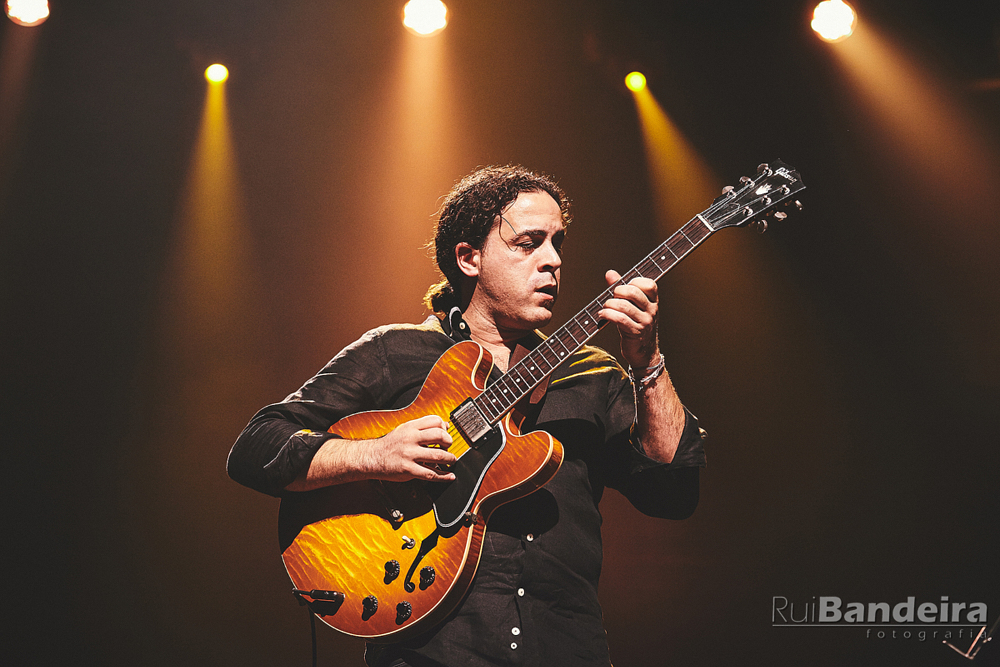 Sandro Norton with Garry Burton no coliseu do Porto 19 Por 1