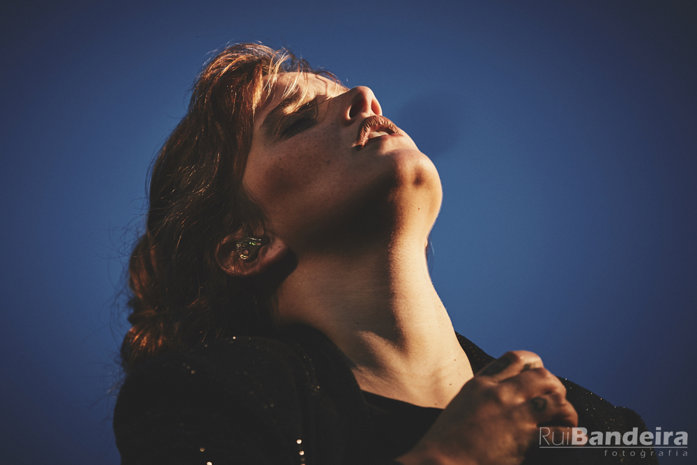 Fotografia de concerto, Caroina Deslandes na AV dos Aliados Porto