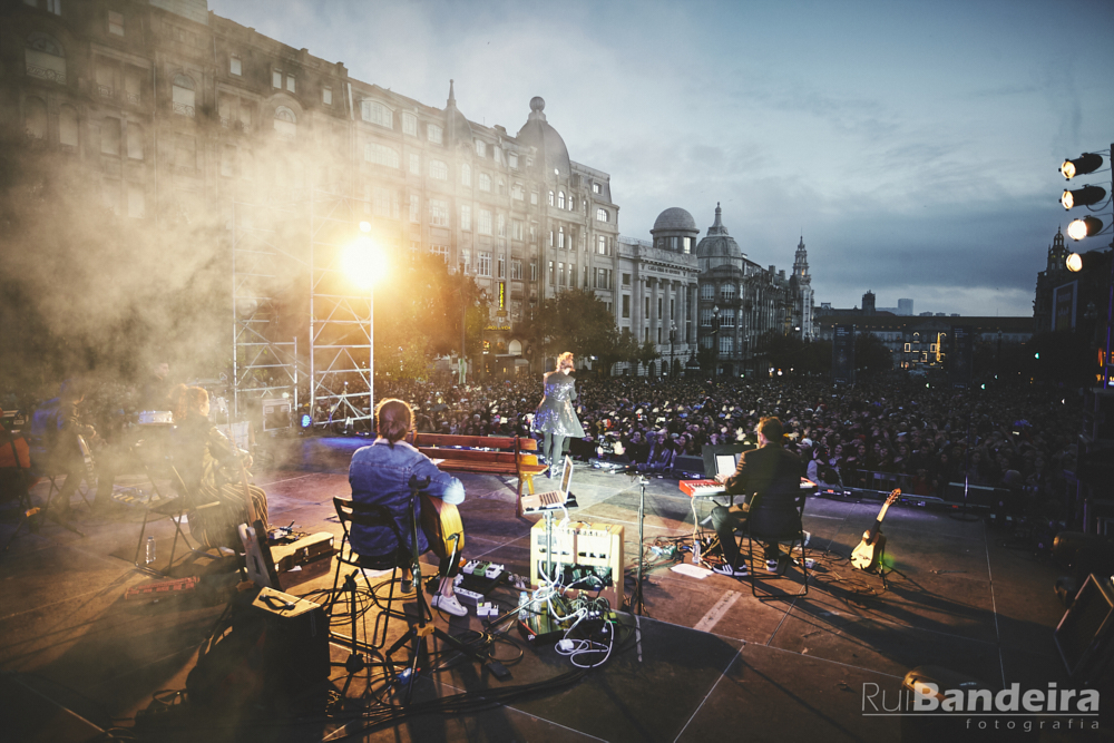 Fotografia de concerto, Caroina Deslandes na AV dos Aliados Porto