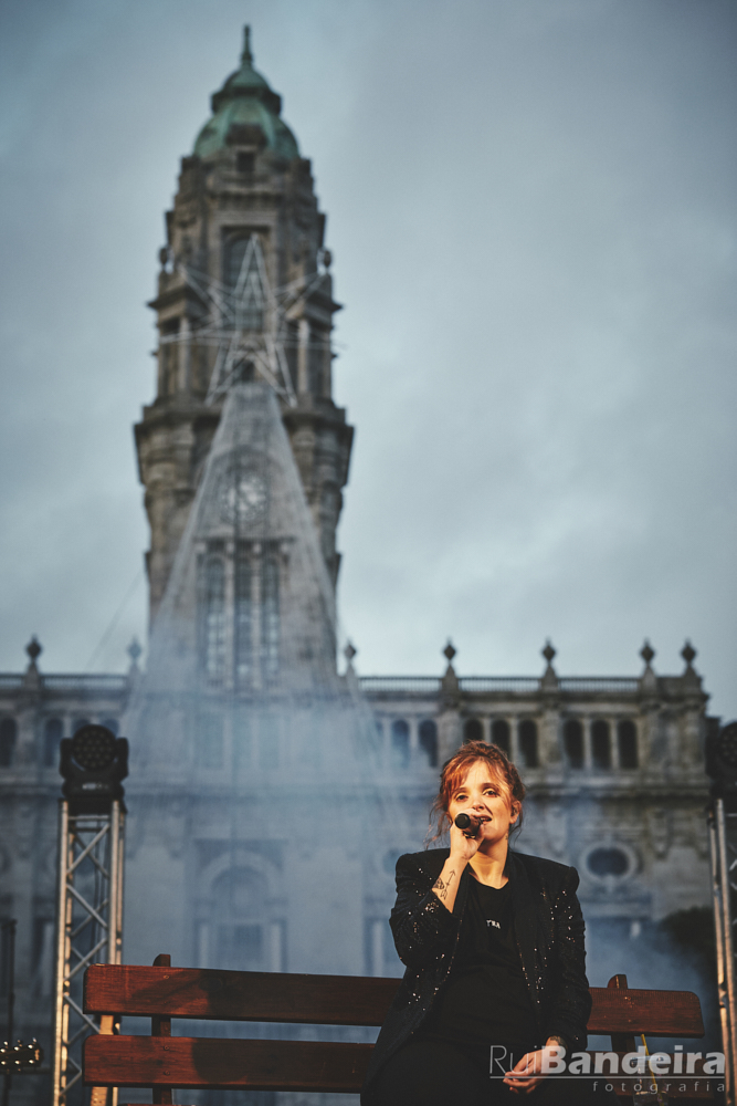 Fotografia de concerto, Caroina Deslandes na AV dos Aliados Porto Concert photography