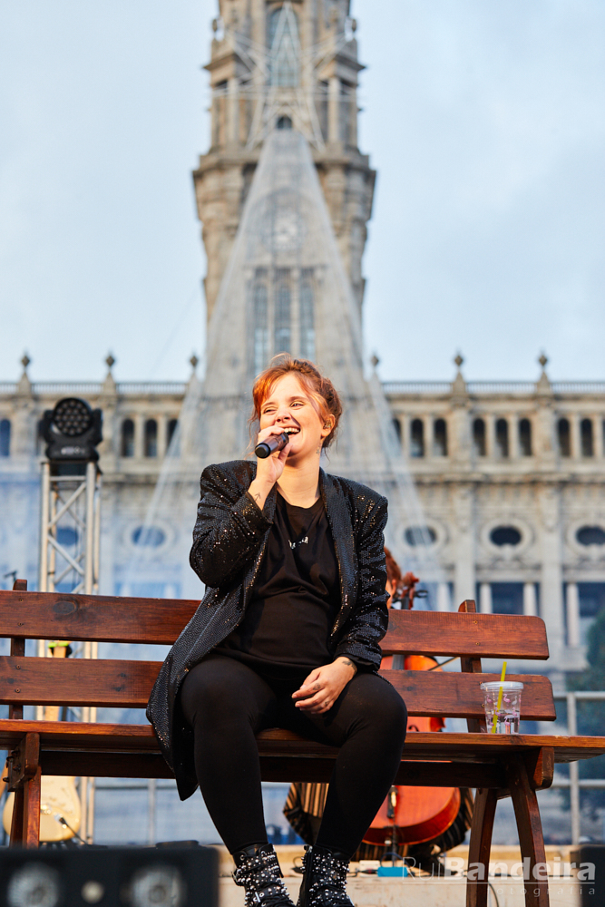 Fotografia de concerto, Caroina Deslandes na AV dos Aliados Porto Concert photography