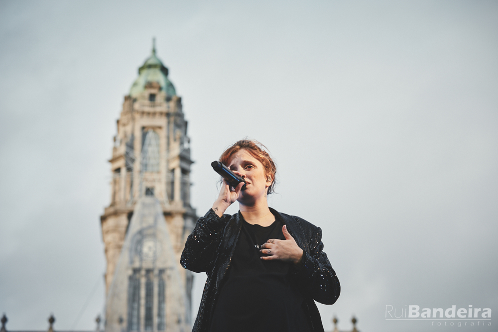 Fotografia de concerto, Caroina Deslandes na AV dos Aliados Porto