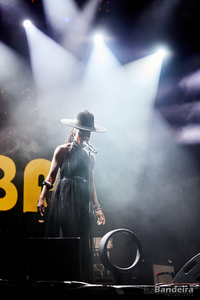 Fotografia de concerto no Festival MEO Mares Vivas por Rui Bandeira Fotografia. Concert photography