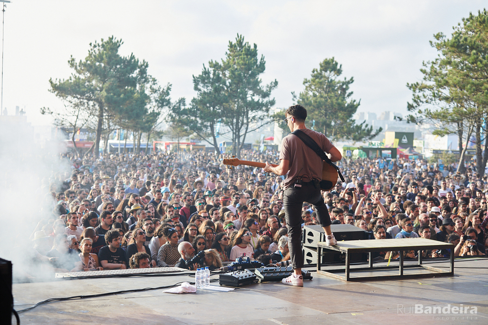 Fotografia de concerto no Festival MEO Mares Vivas por Rui Bandeira Fotografia. Concert photography