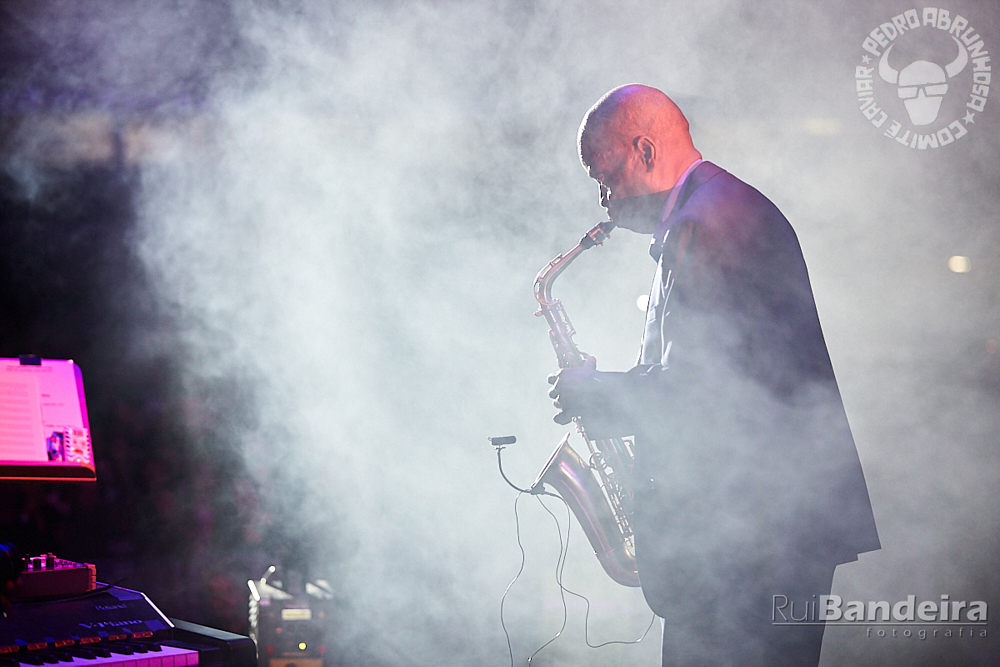Fotografia de concerto Pedro Abrunhos com Maceo Parker em Guimaraes por Rui Bandeira Fotografia.
Concert photography