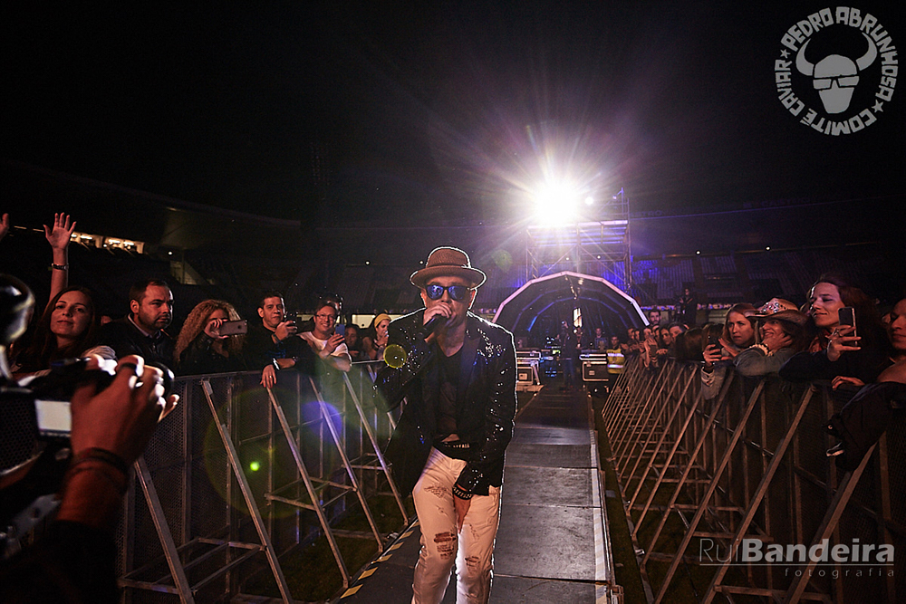 Fotografia de concerto Pedro Abrunhos com Maceo Parker em Guimaraes por Rui Bandeira Fotografia.
Concert photography