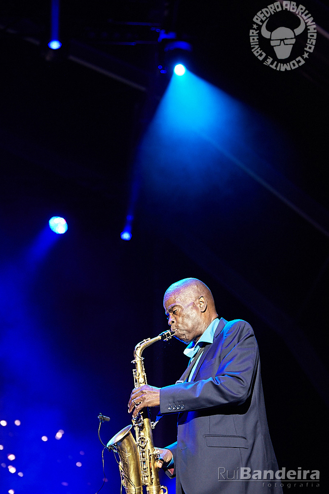 Fotografia de concerto Pedro Abrunhos com Maceo Parker em Guimaraes por Rui Bandeira Fotografia.
Concert photography