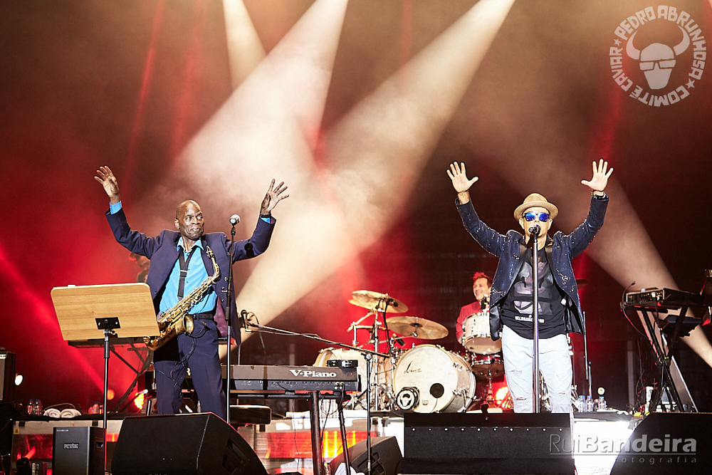 Fotografia de concerto Pedro Abrunhos com Maceo Parker em Guimaraes por Rui Bandeira Fotografia.
Concert photography