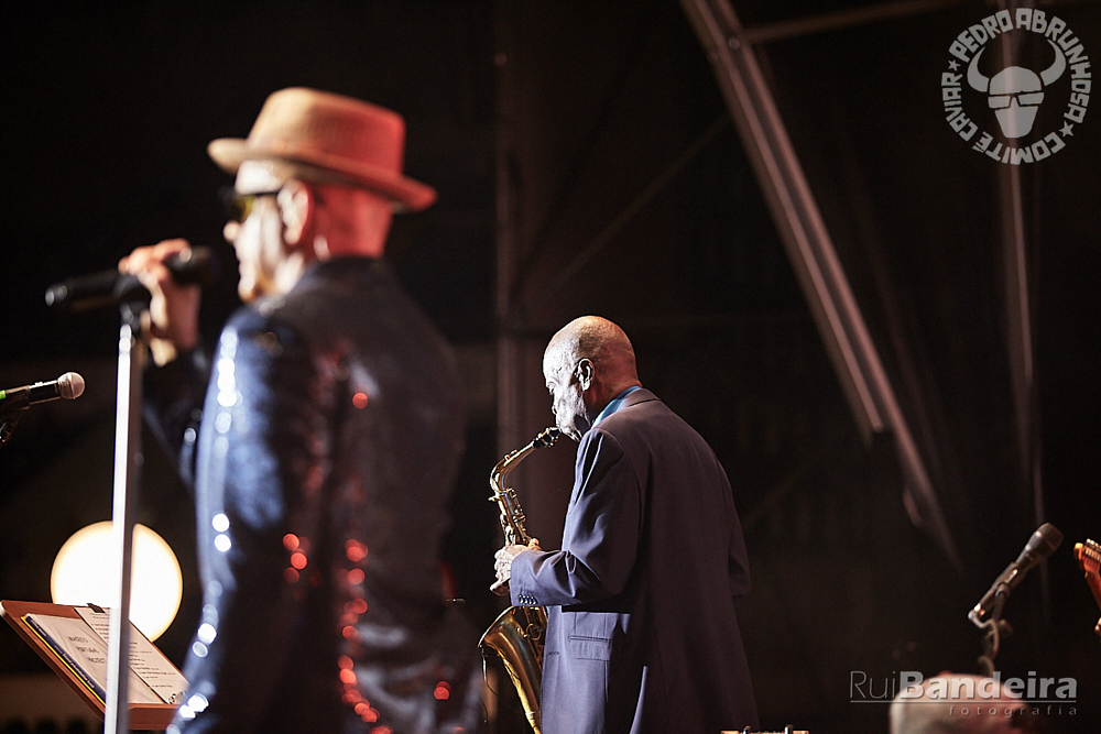 Fotografia de concerto Pedro Abrunhos com Maceo Parker em Guimaraes por Rui Bandeira Fotografia.
Concert photography