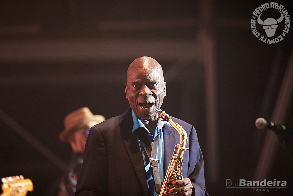 Fotografia de concerto Pedro Abrunhos com Maceo Parker em Guimaraes por Rui Bandeira Fotografia.
Concert photography