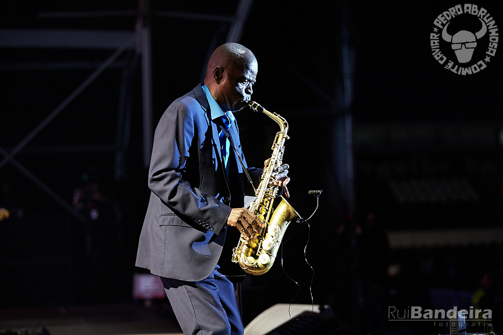 Fotografia de concerto Pedro Abrunhos com Maceo Parker em Guimaraes por Rui Bandeira Fotografia.
Concert photography