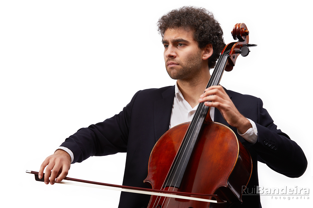 Violoncelista Hugo Paiva 7 Sessao com Hugo Paiva 325 Rui Bandeira Fotografia Fotografia de produto e comercial - Fotografia de concertos Violoncelista Hugo Paiva retratos de artista com a Hugo Paiva. Artist portrait